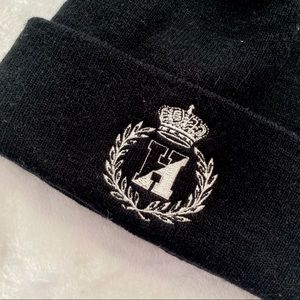 🐳 Black beanie with white H logo emblem
